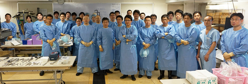 四国の脊椎外科医が毎年愛媛大学に集まりCadaverを用いた手術手技セミナーを行っています。