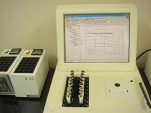 トキシノメーター（光学的方法により細菌・真菌感染を高感度に測定しています。）