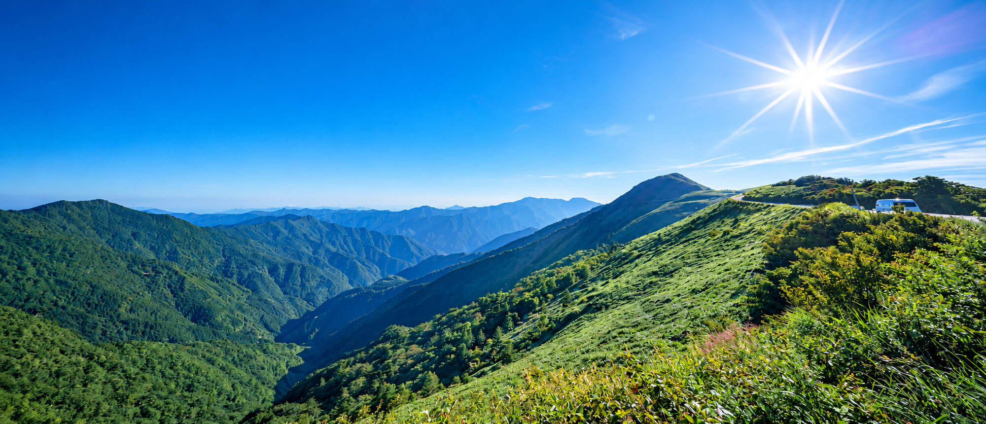 写真：四国山地の稜線