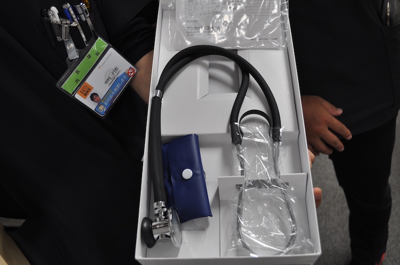 新入局者に聴診器の贈呈が行われました | 愛媛大学医学部 循環器・呼吸器・腎高血圧内科学（第二内科）