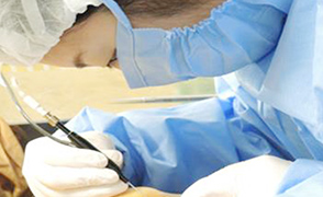 涙道内視鏡を使用した実習の様子