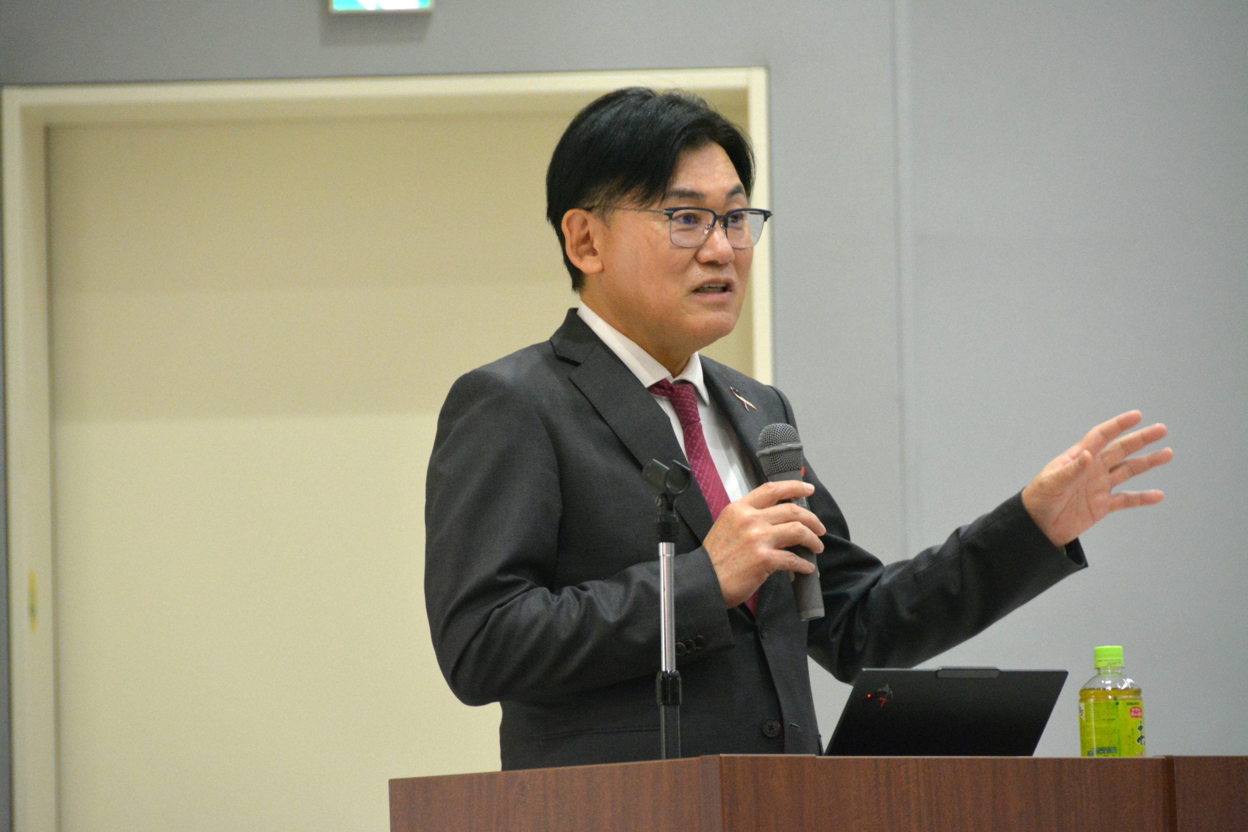 三木谷浩史氏特別講演「未来への挑戦：愛媛から世界へ」を開催しました