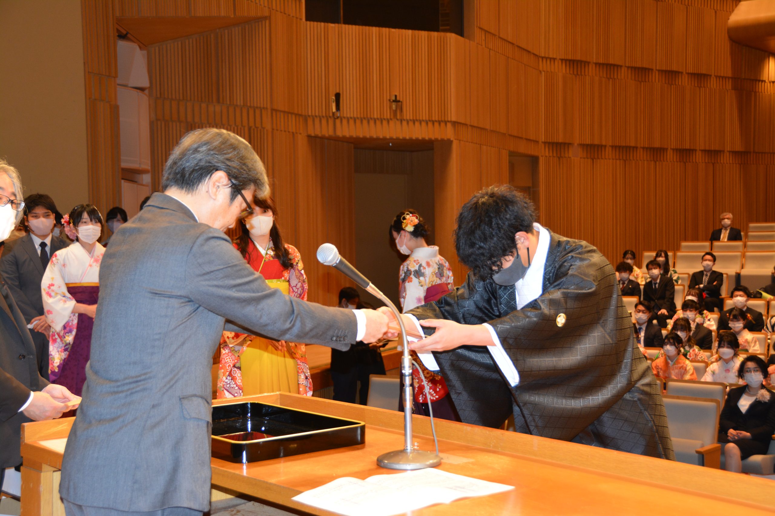 令和4年度愛媛大学学位記授与式が挙行されました