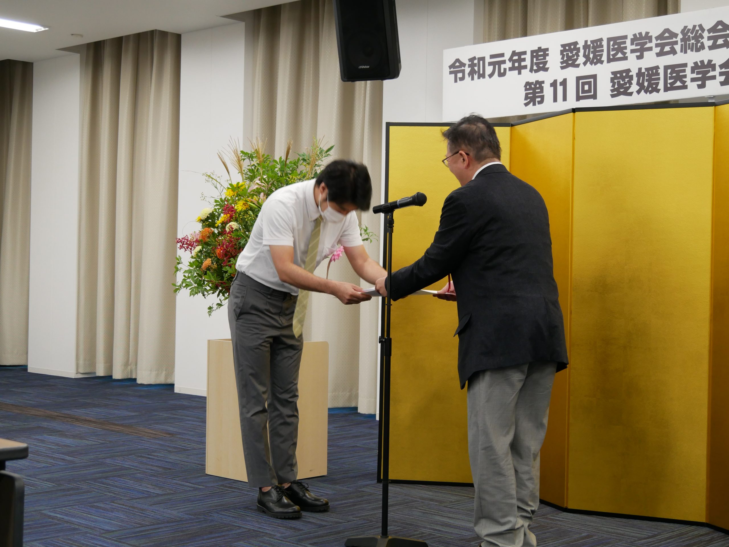 第28回愛媛医学会賞・第11回愛媛医学会奨励賞を医学部附属病院の医師が受賞しました