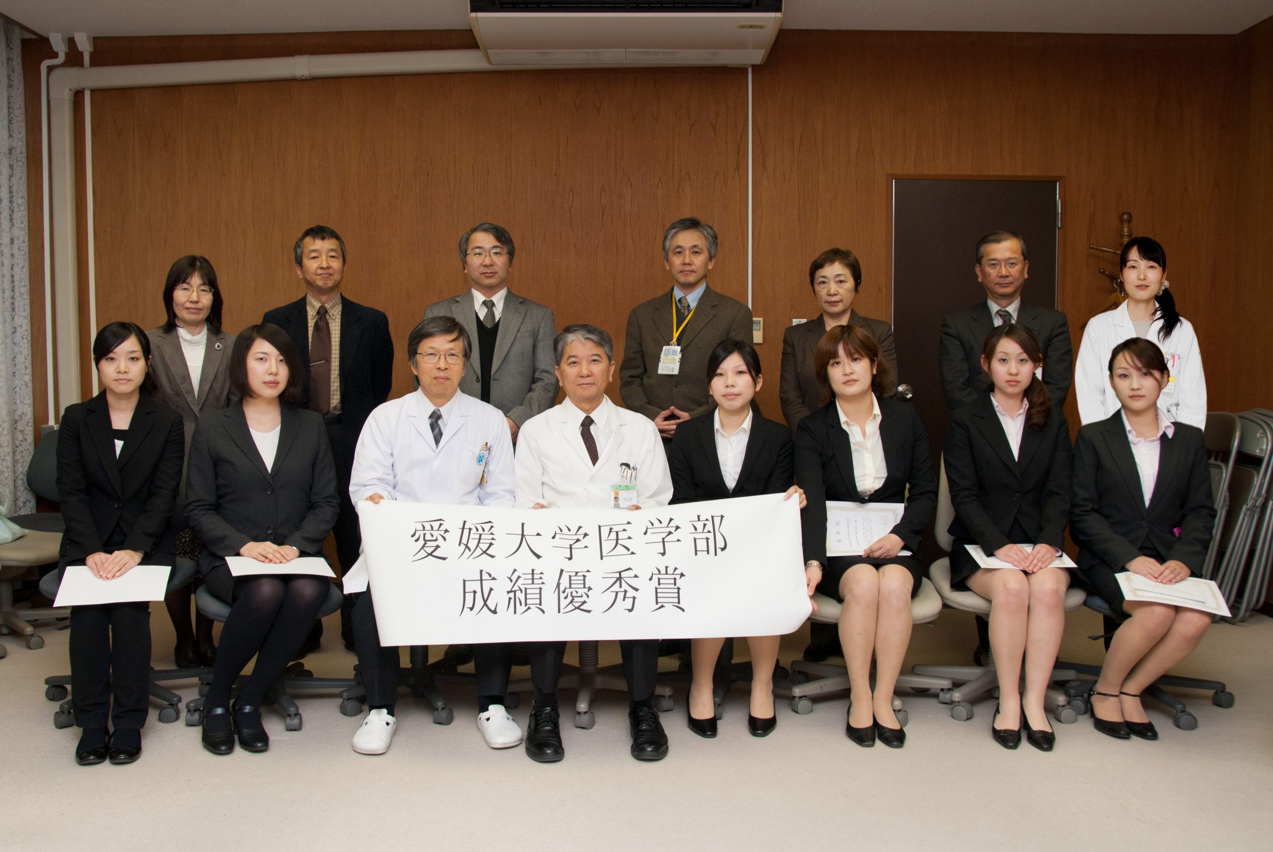 愛媛大学医学部学生表彰を実施しました