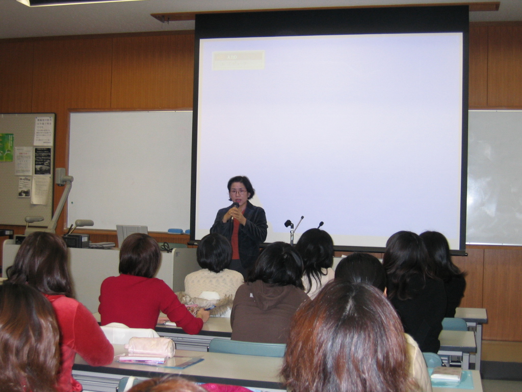 医学部看護学科において薬害肝炎訴訟原告武田せい子さんによる講演会を実施しました