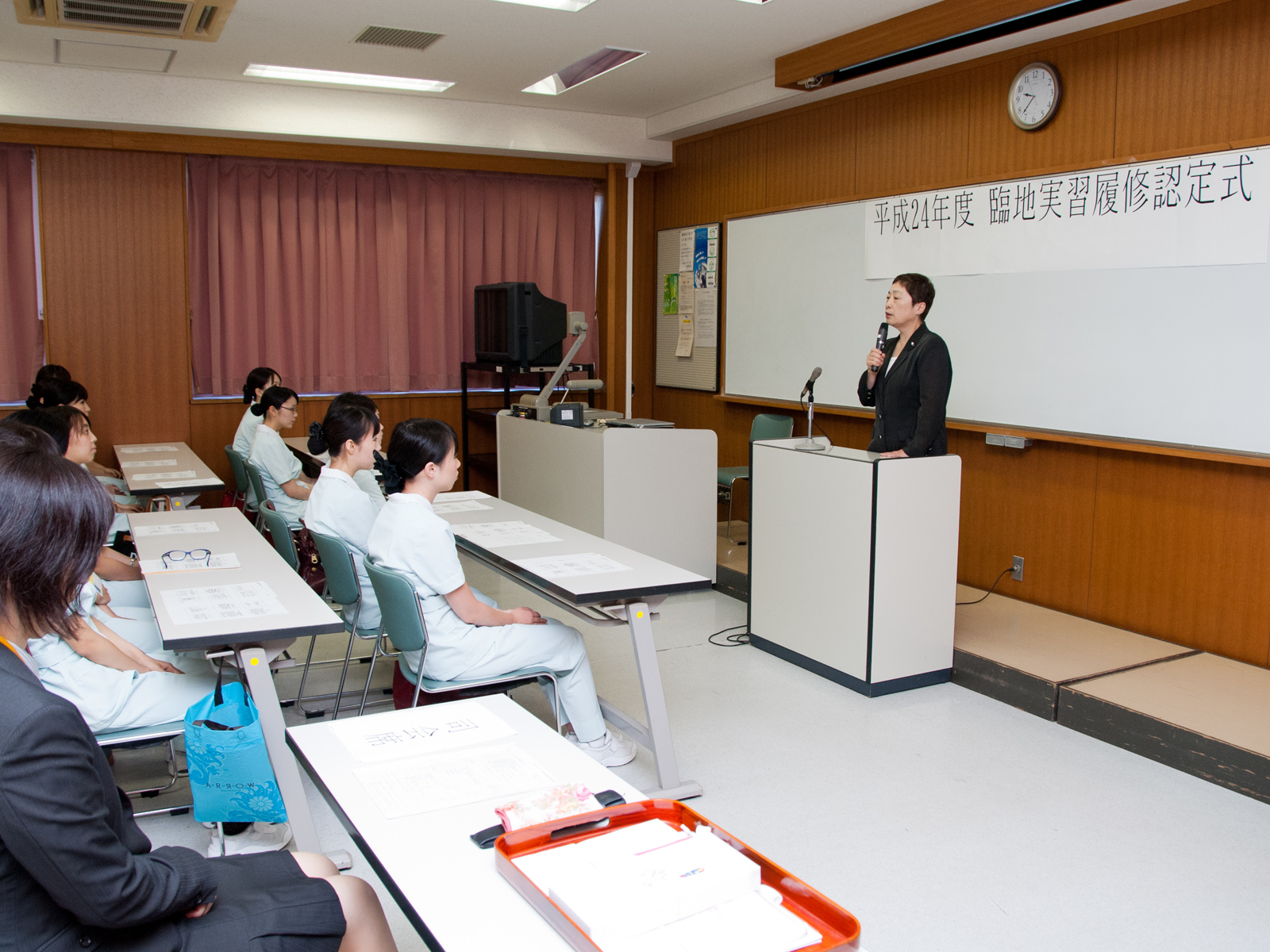 励ましの言葉を贈る中村看護学専攻長