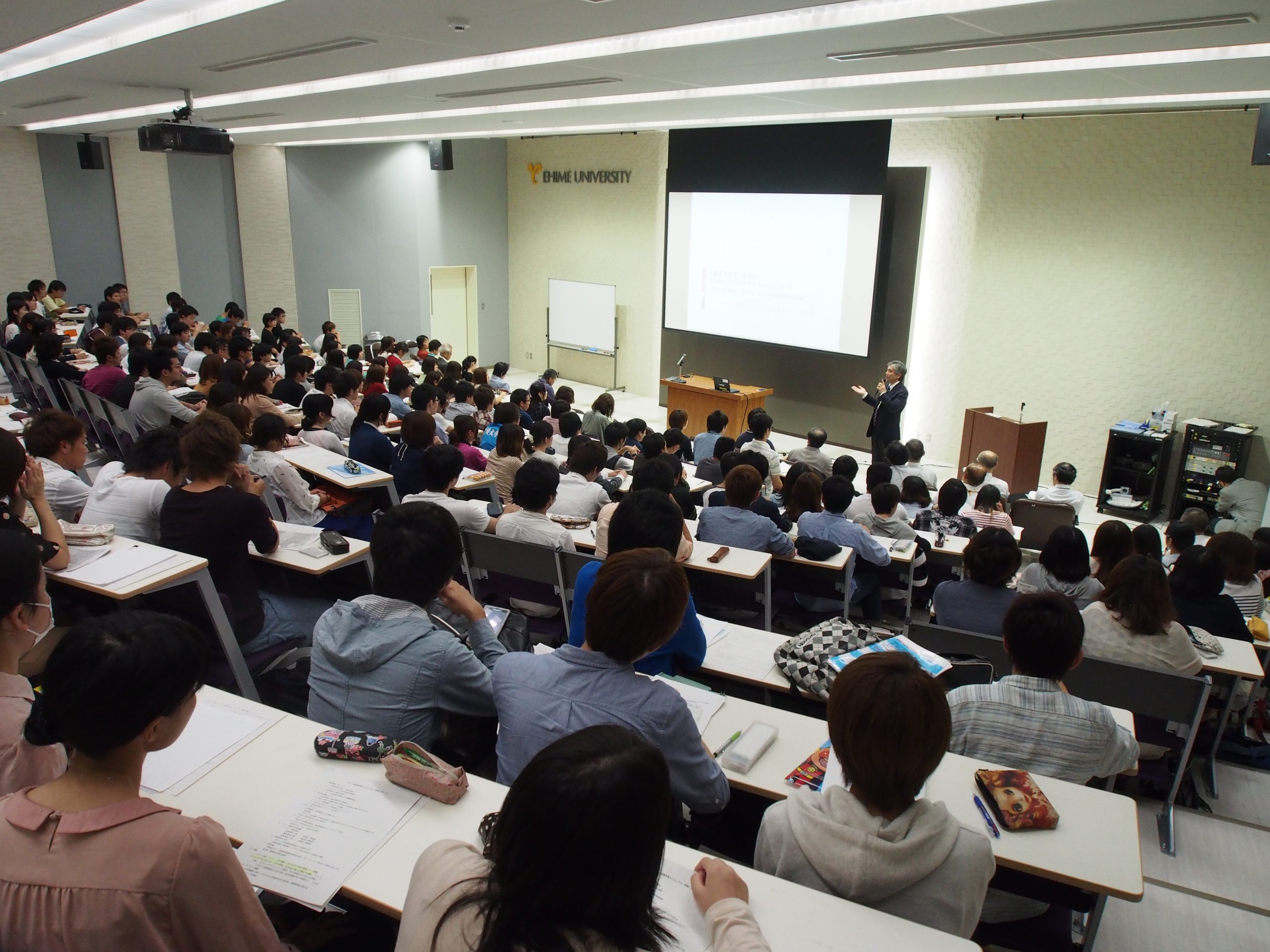 「チーム医療学習カリキュラム」-薬学部・医学科・看護学科合同授業-を実施しました