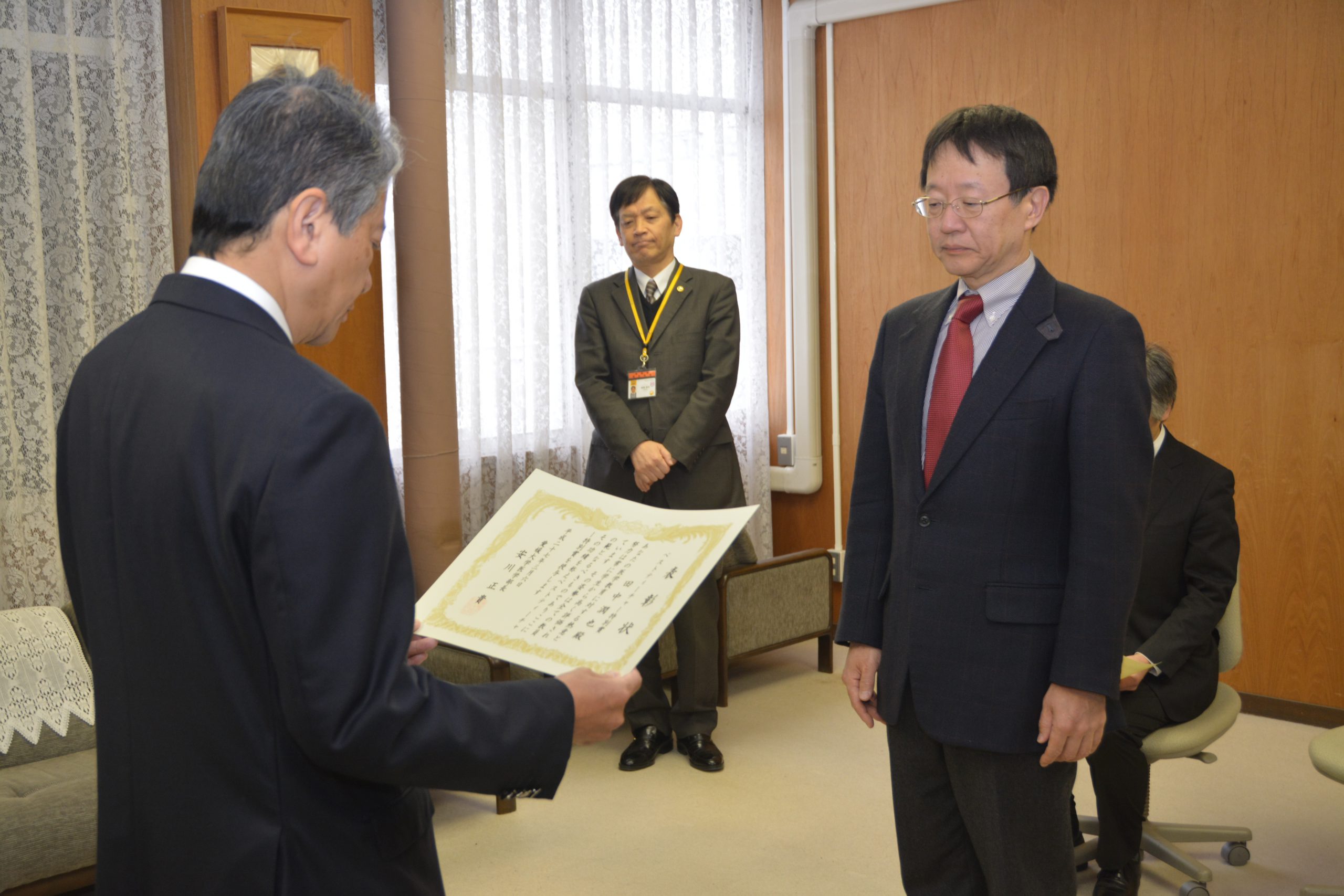 医学部医学科で，学生の授業評価によって選ばれるベストティーチャー賞の特別賞授与式を実施しました【3月6日(金）】
