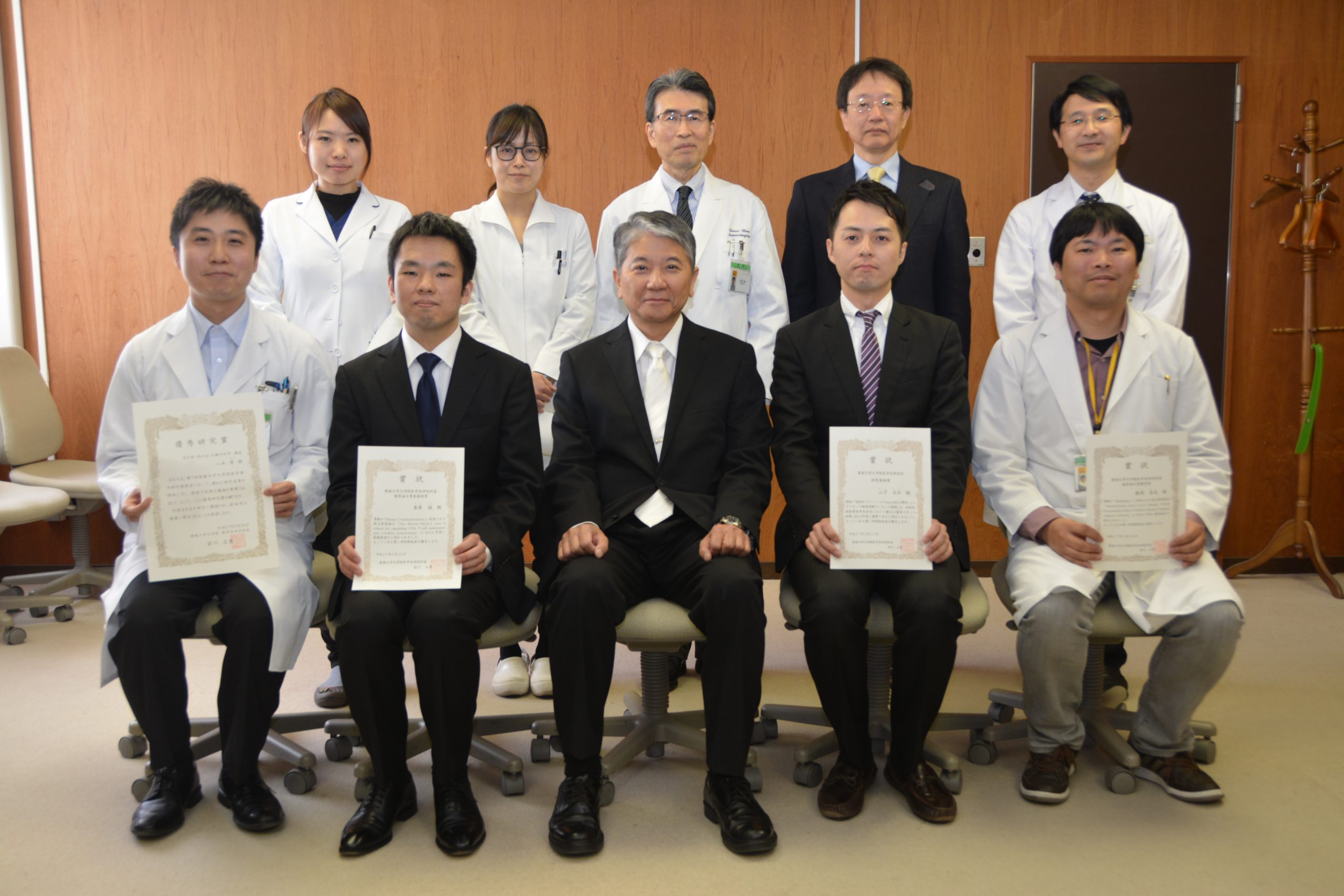 大学院医学系研究科において研究科長優秀論文賞・医学系研究科研究奨励賞及び医学専攻研究発表会優秀研究賞の授与式を行いました【3月24日（火）】