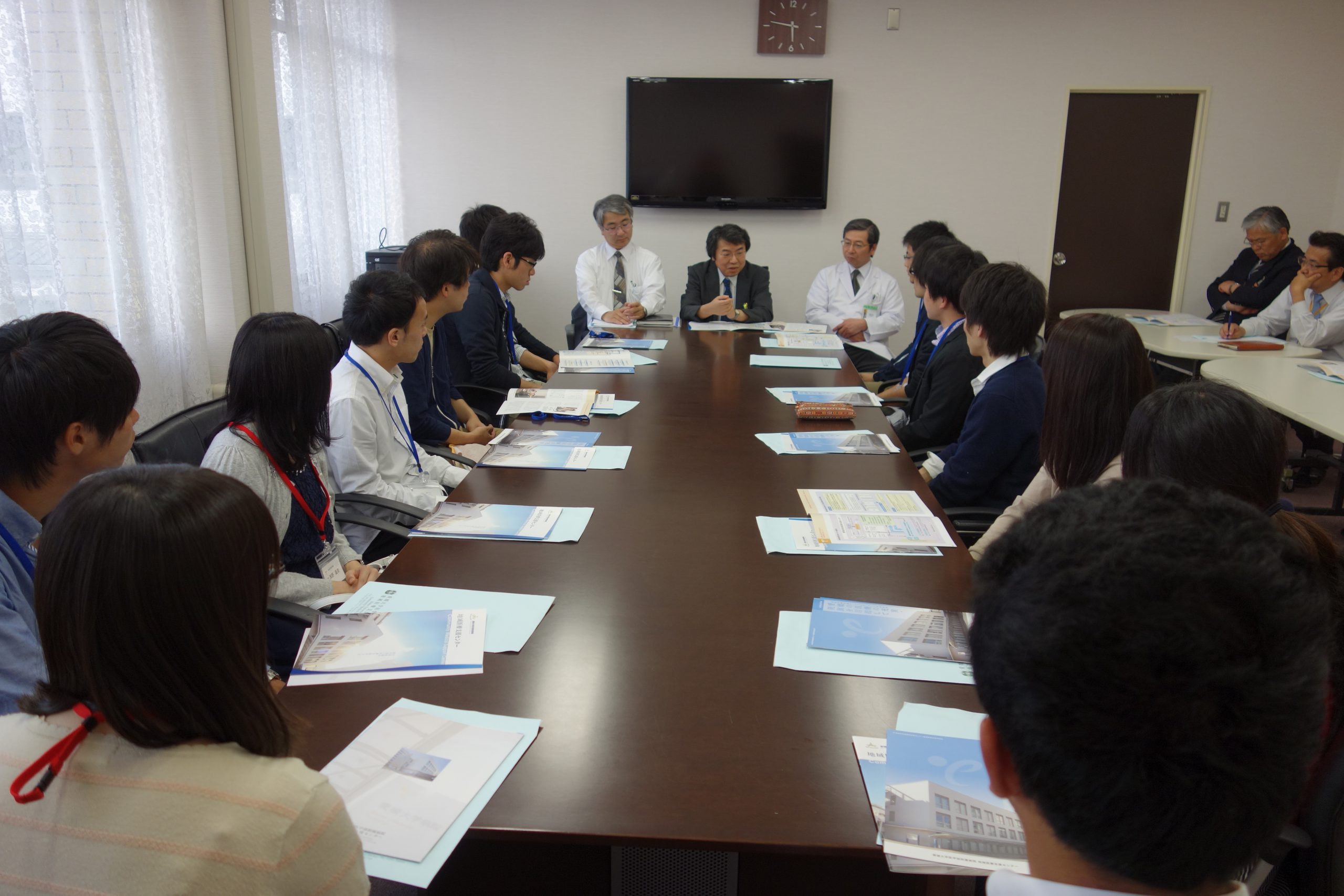 愛媛県地域医療医師確保奨学金貸費生（5年生）との意見交換会を実施しました【4月30日（木）】