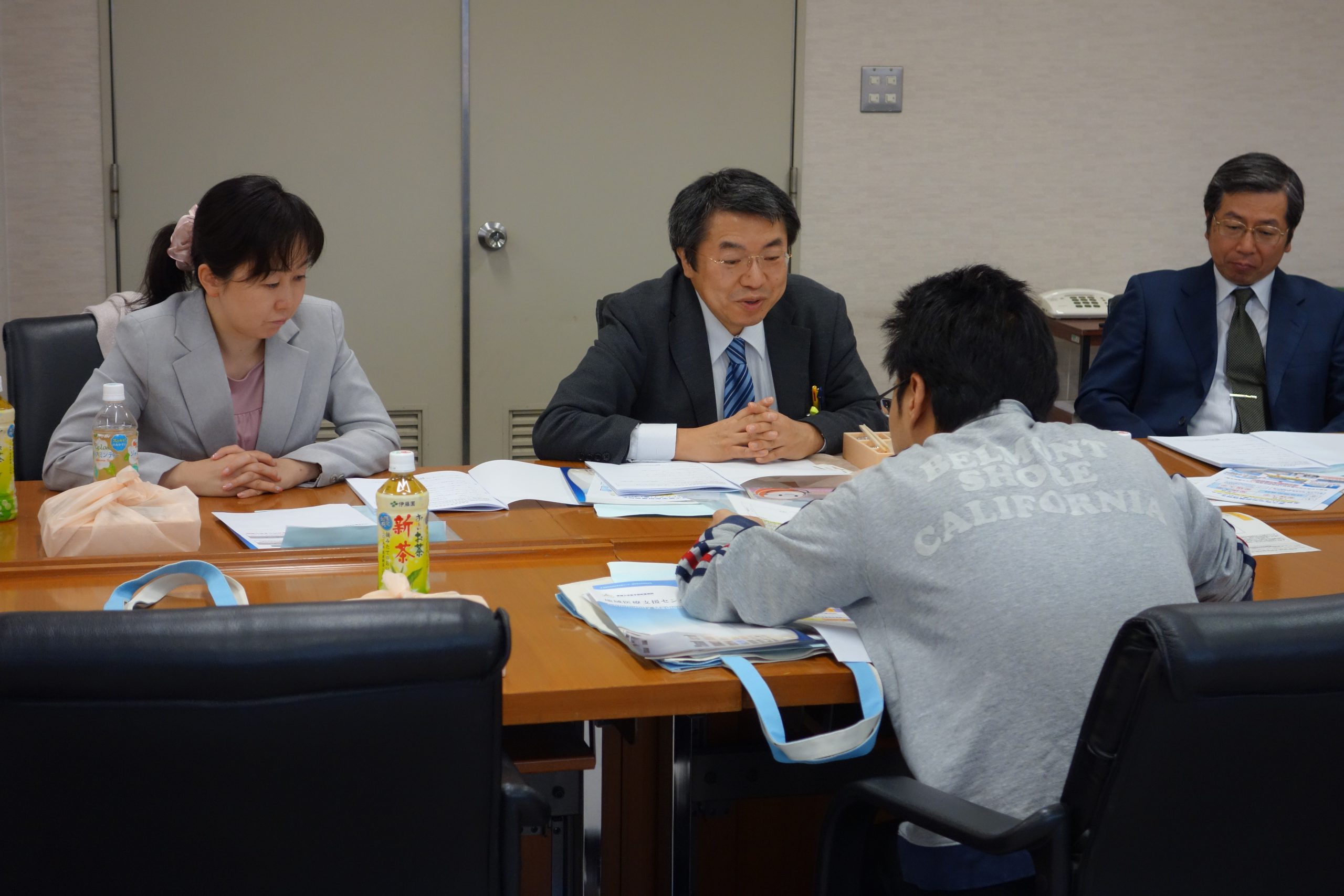 香川大学に在籍する愛媛県地域医療医師確保奨学金の貸費生と意見交換会を実施しました【5月13日(水)】
