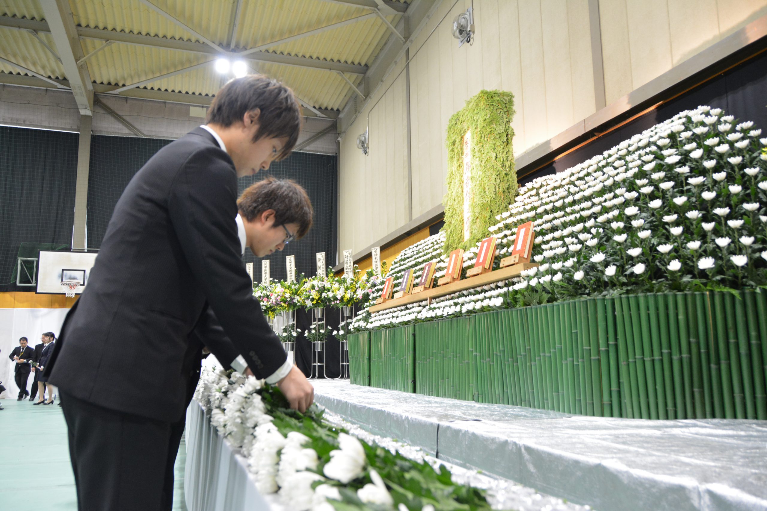 平成27年度愛媛大学医学部解剖体慰霊祭と文部科学大臣感謝状伝達式及び御遺骨返還式を実施しました【10月30日(金)】
