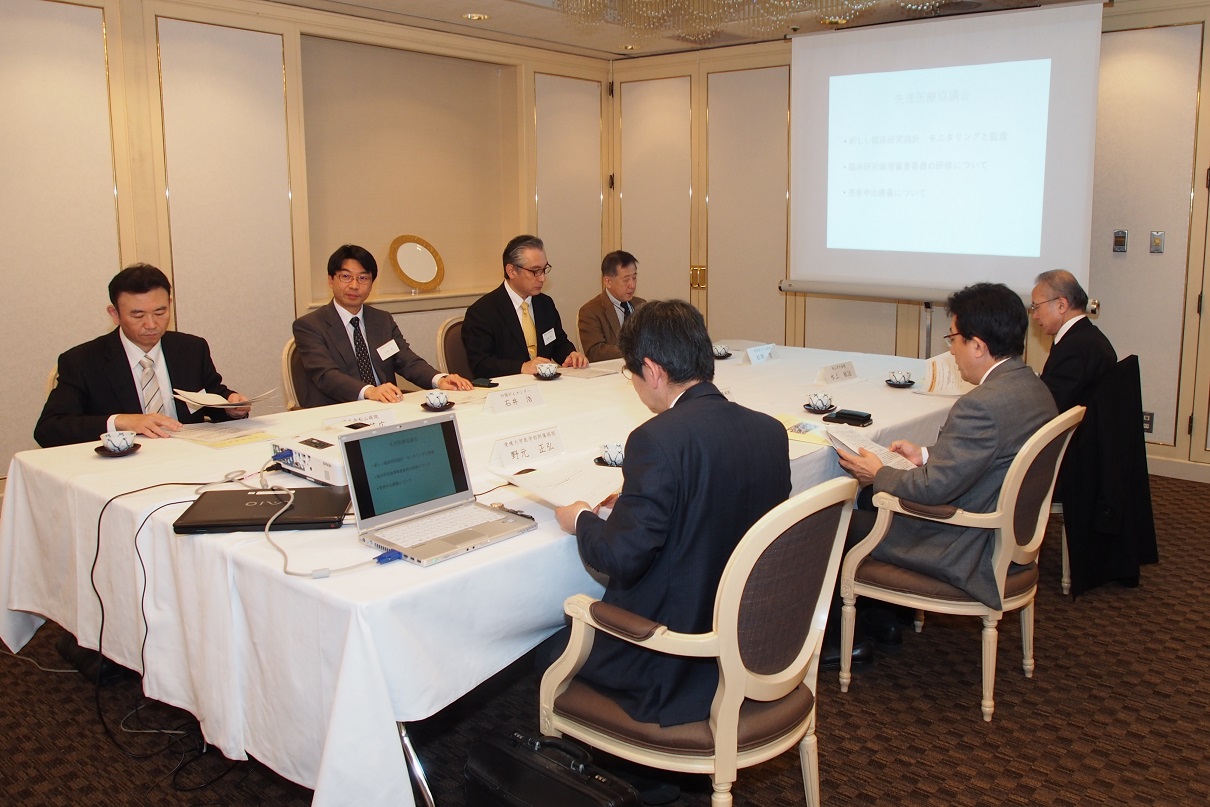 専門部会での協議の様子