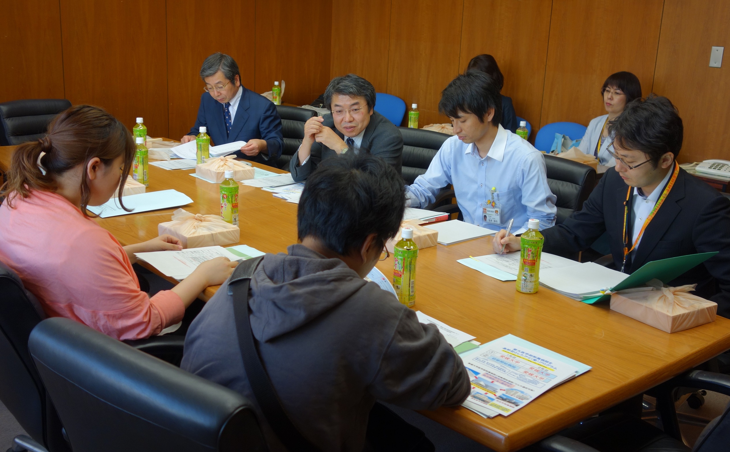 香川大学に在籍する愛媛県地域医療医師確保奨学金の貸費生と意見交換会を実施しました【6月1日】