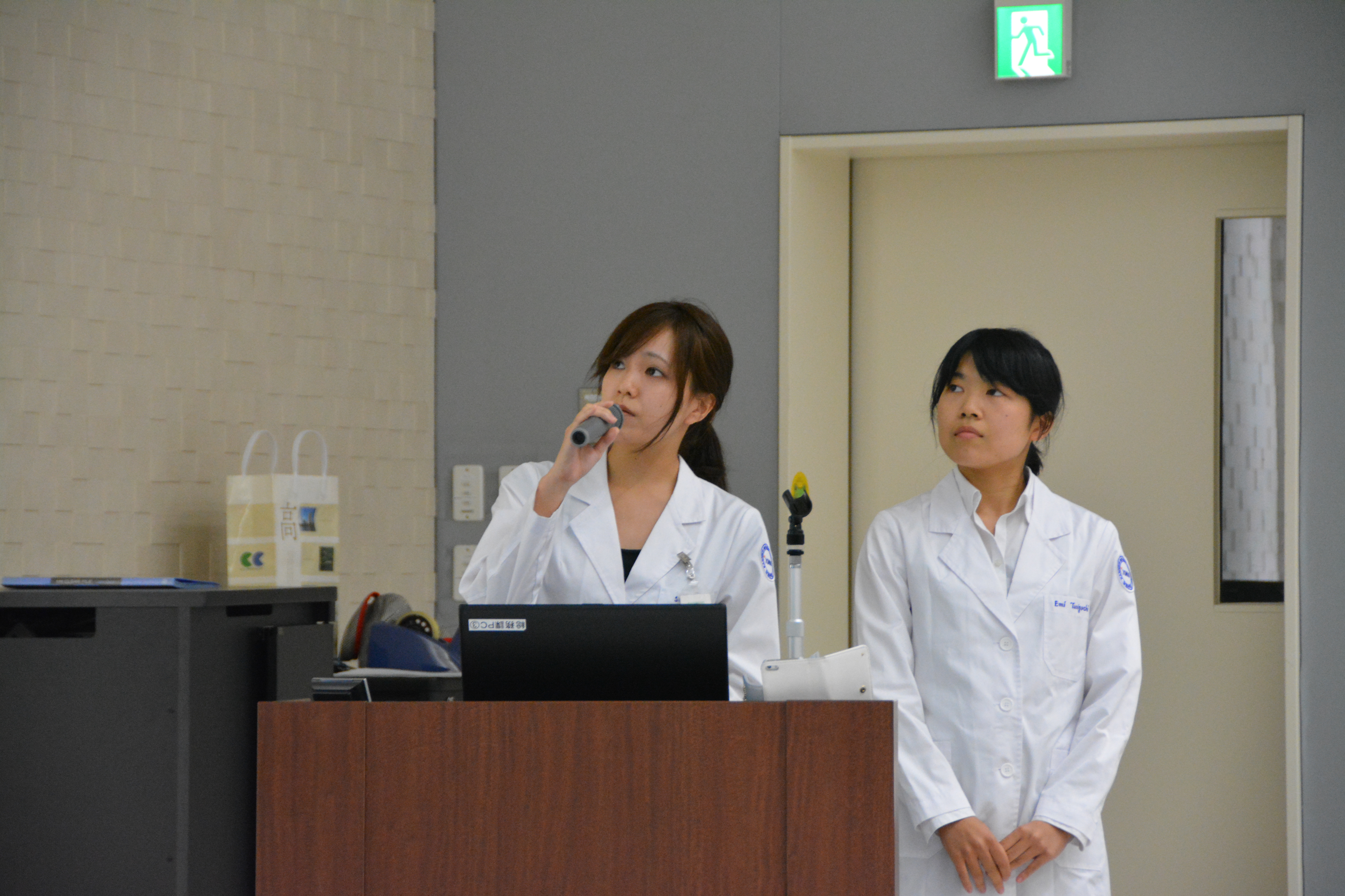 留学について発表する医学生②