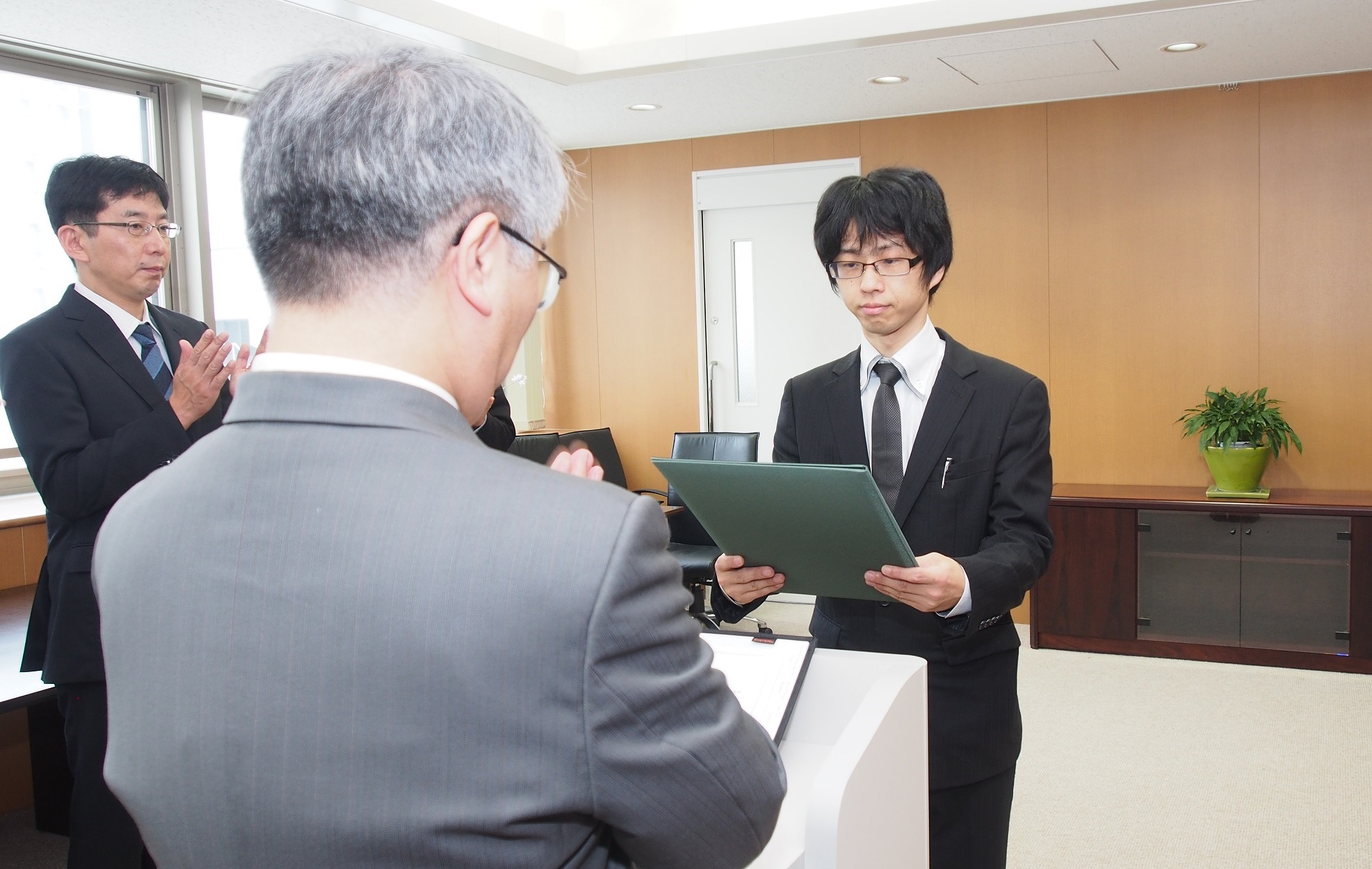 平成28年度愛媛大学大学院医学系研究科9月入学式及び9月修了者学位記授与式を挙行しました【9月29日（木）】