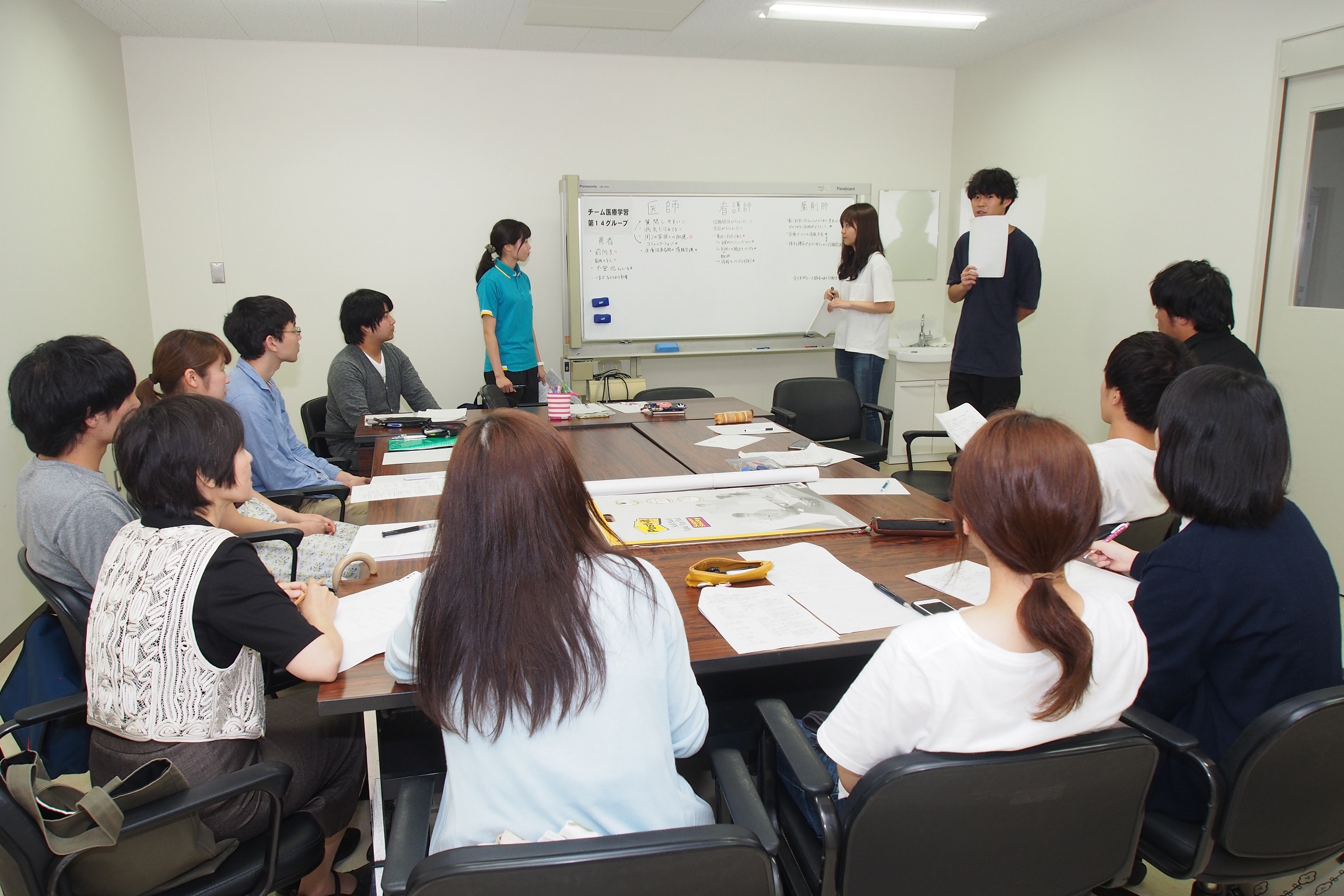 平成28年度「チーム医療学習カリキュラム－薬学部・医学科・看護学科合同授業－」を実施しました【10月5日（水）】
