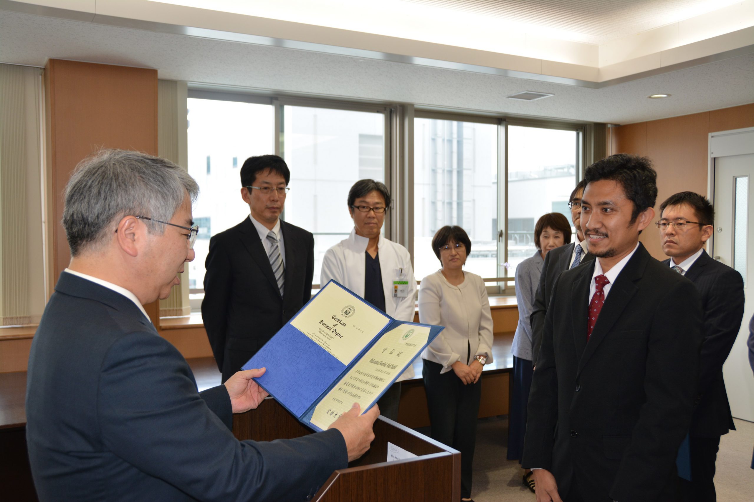 平成29年度愛媛大学大学院医学系研究科9月入学式及び9月修了者学位記授与式を挙行しました【9月28日（木）】