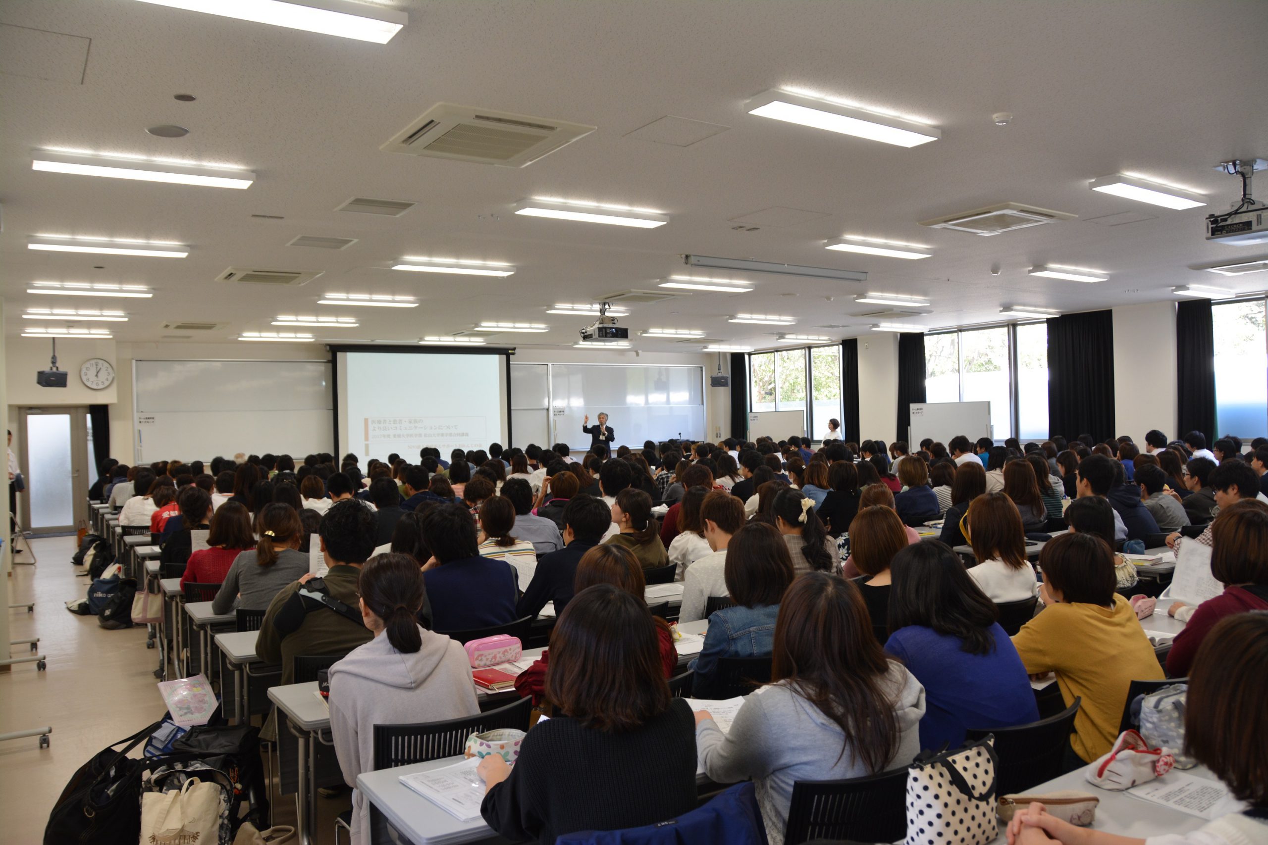 平成29年度「チーム医療学習カリキュラム－薬学部・医学科・看護学科合同授業－」を実施しました【10月4日（水）】