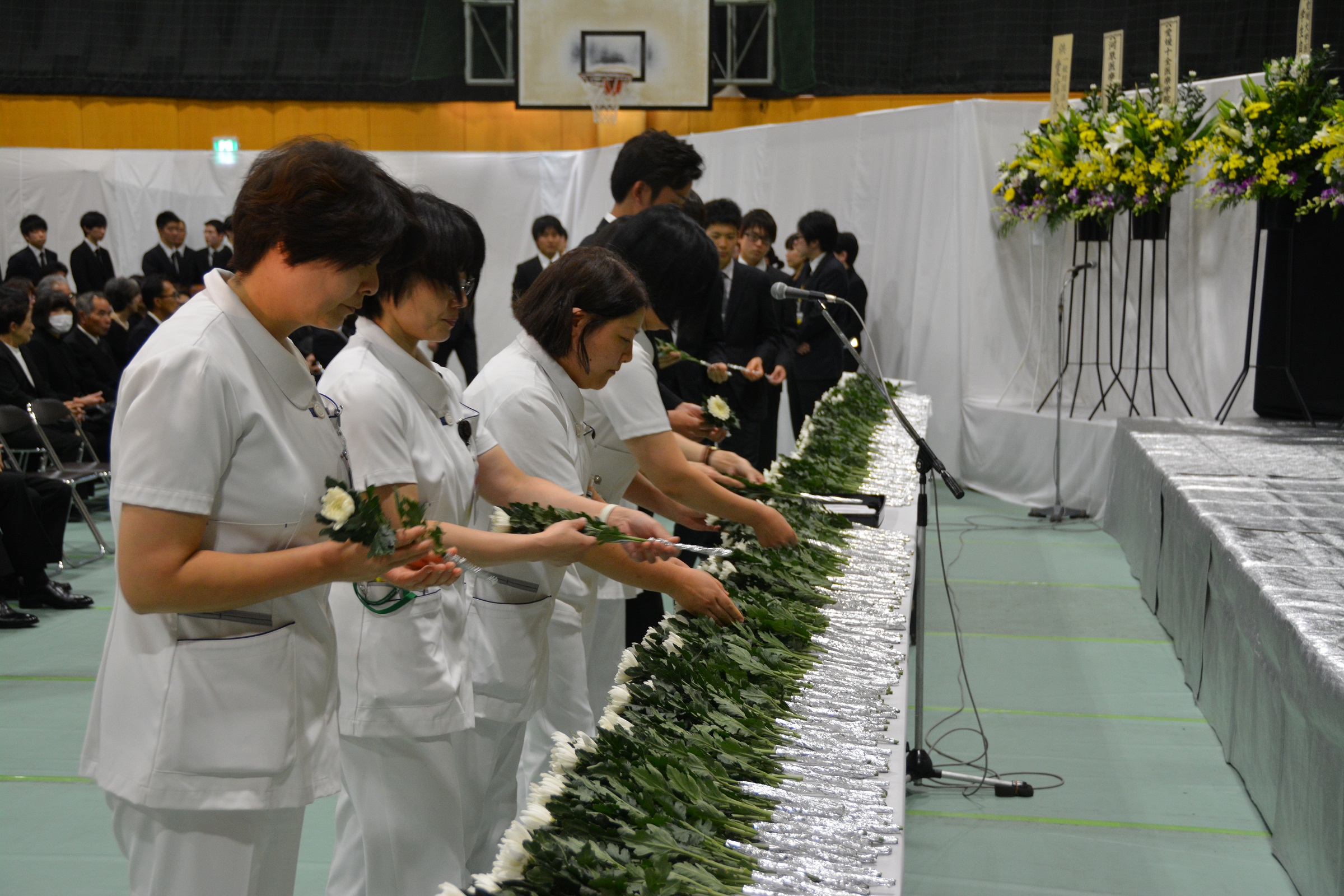 平成29年度愛媛大学医学部解剖体慰霊祭と文部科学大臣感謝状伝達式及び御遺骨返還式を実施しました【11月1日（水）】
