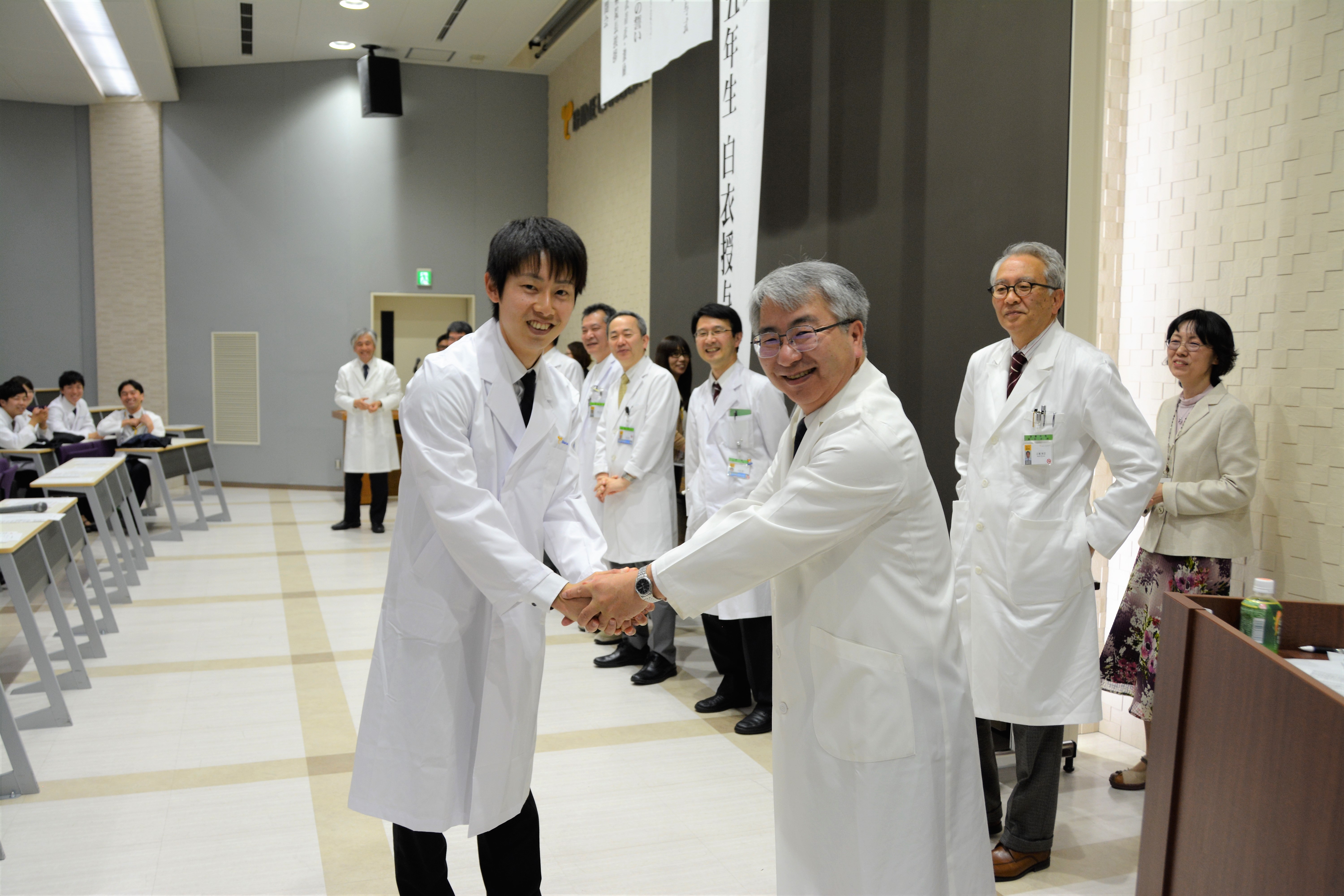 白衣授与の様子