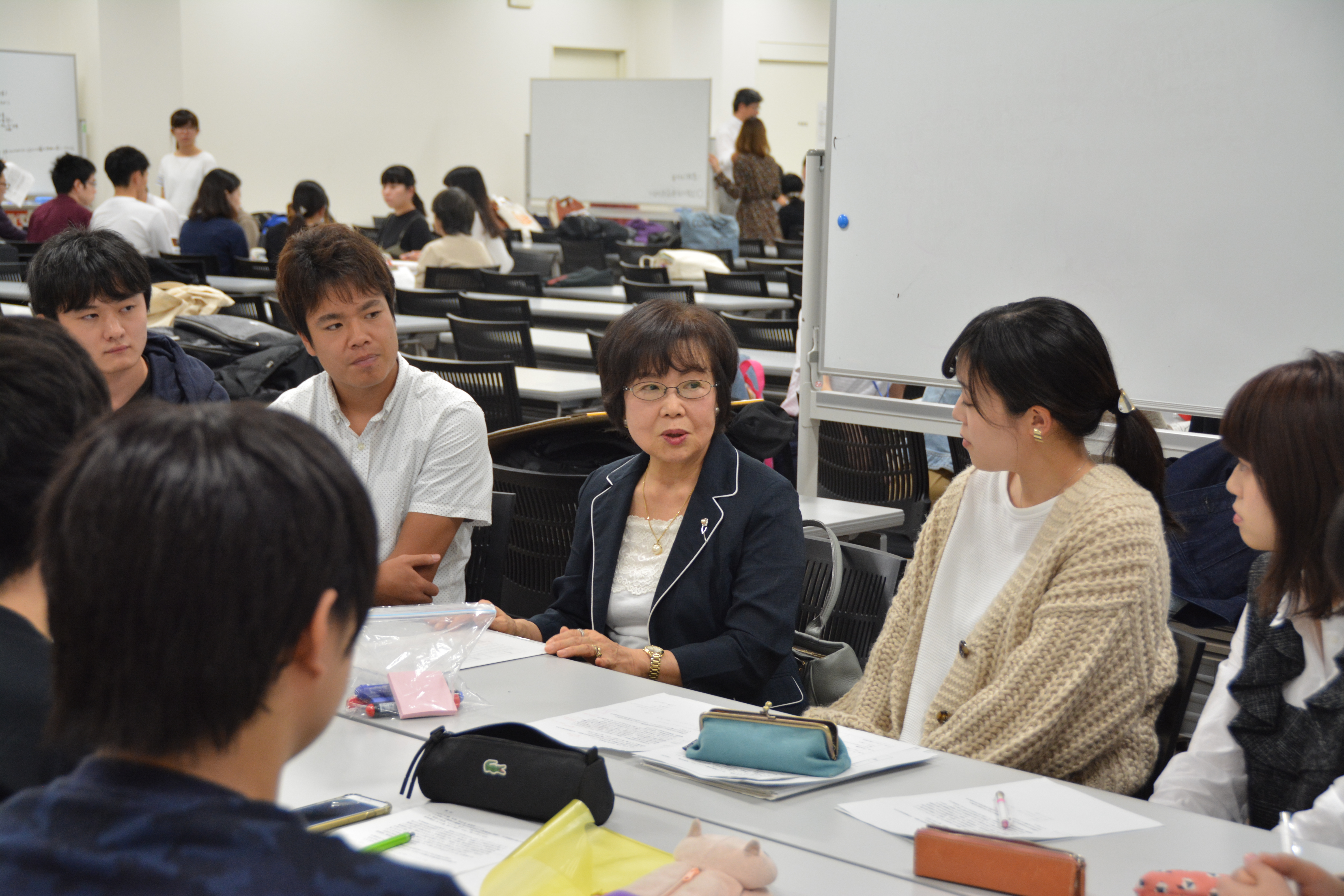各グループでの意見交換の様子