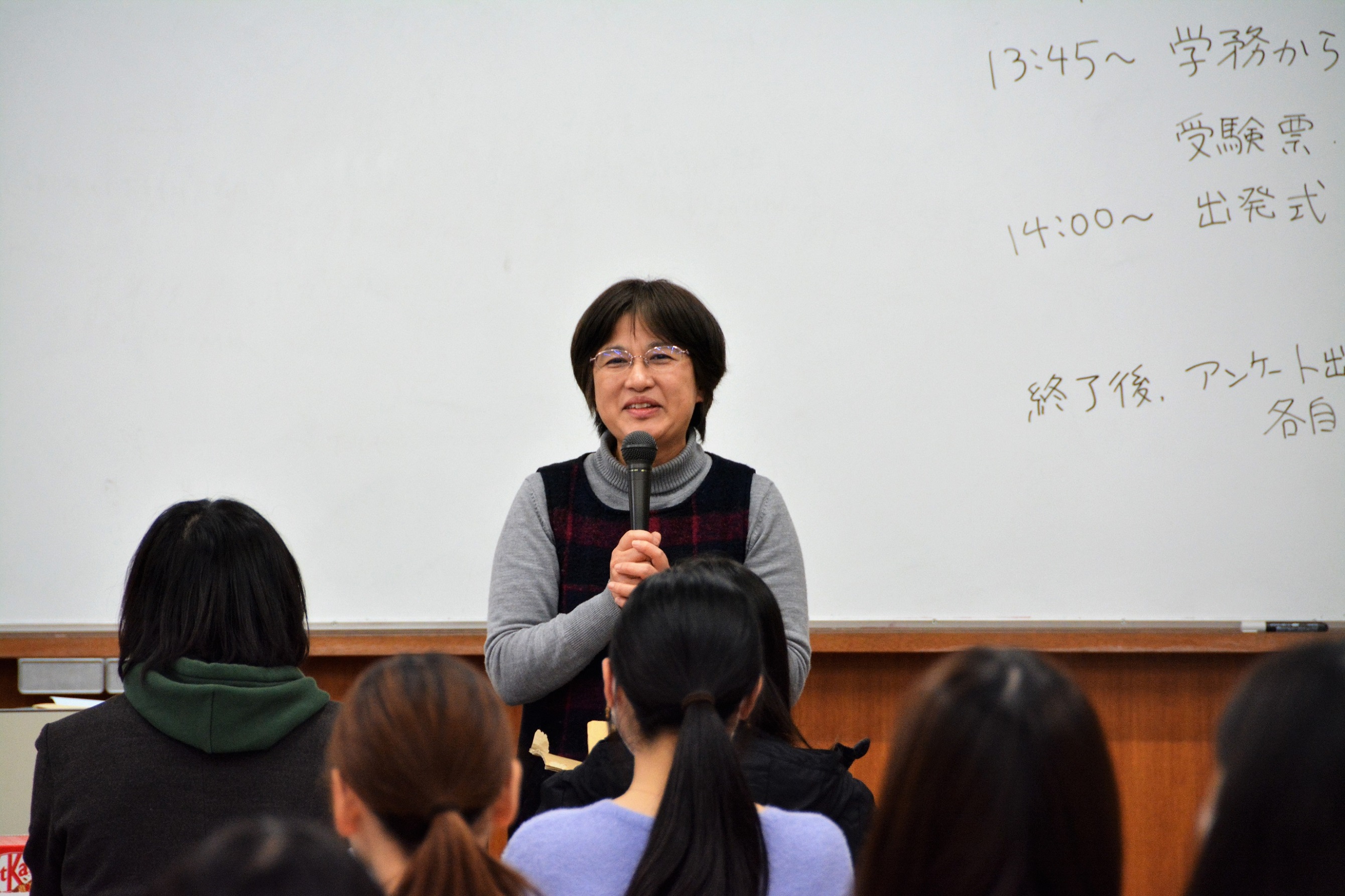 陶山看護学科長らによる激励