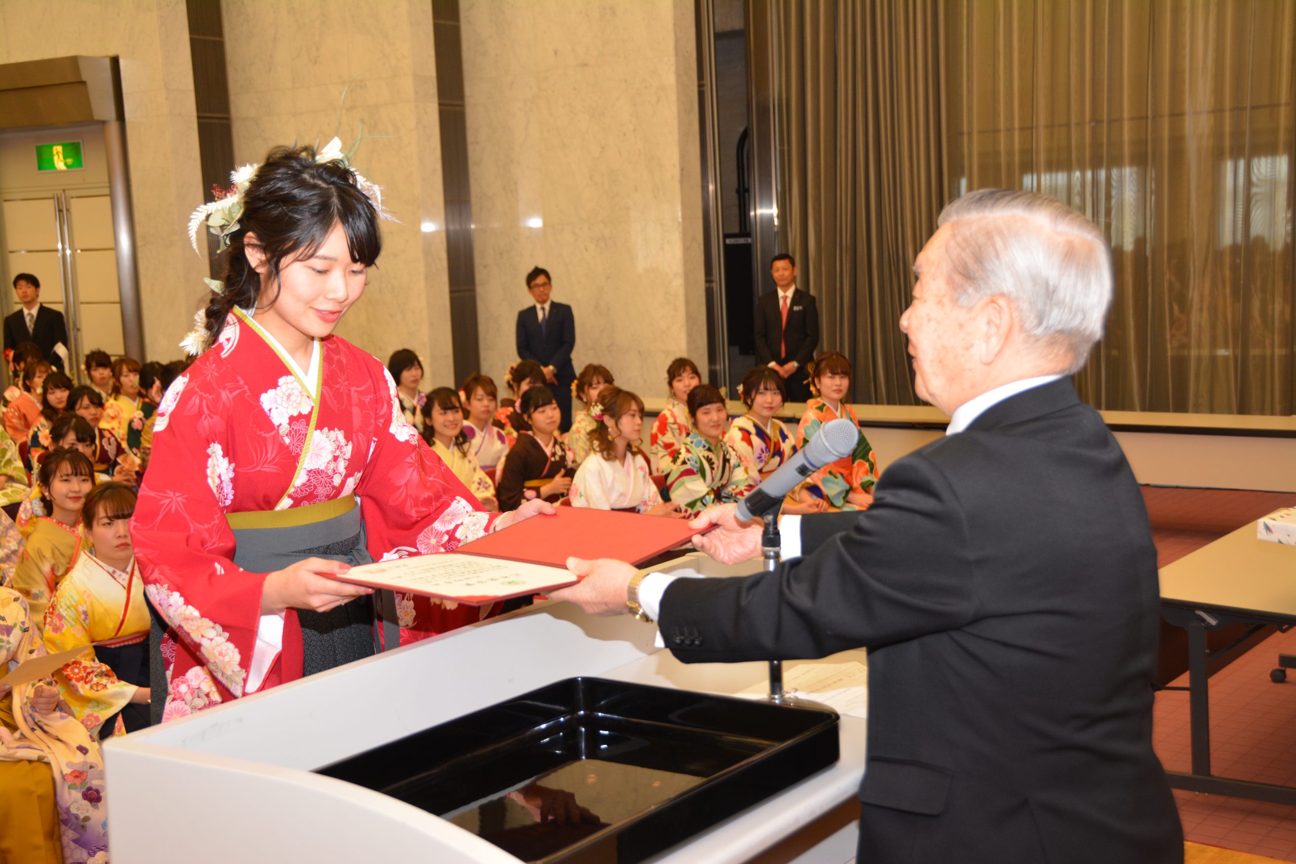 愛媛大学卒業式及び愛媛大学大学院学位記授与式が挙行されました【3月25日(月)】