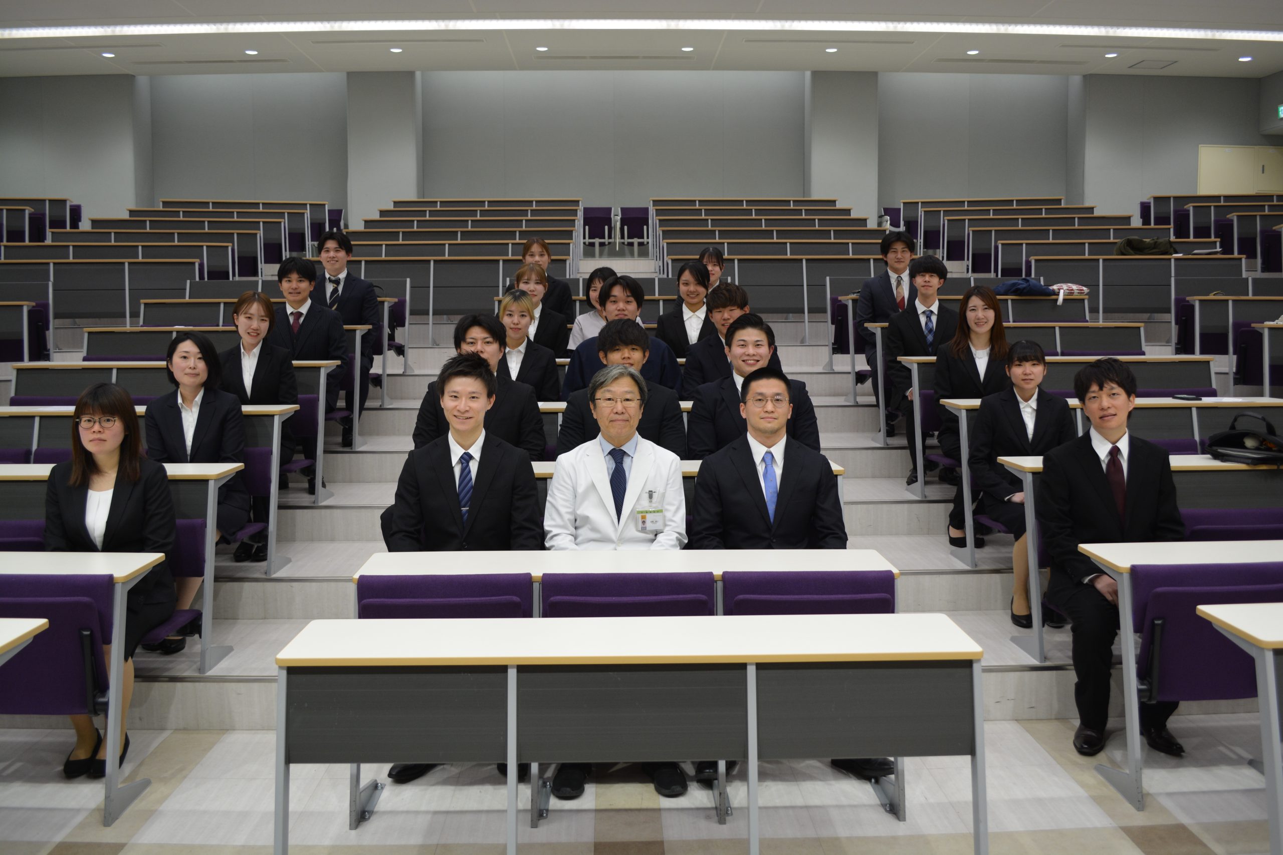 令和5年度愛媛大学医学部長賞表彰式を行いました